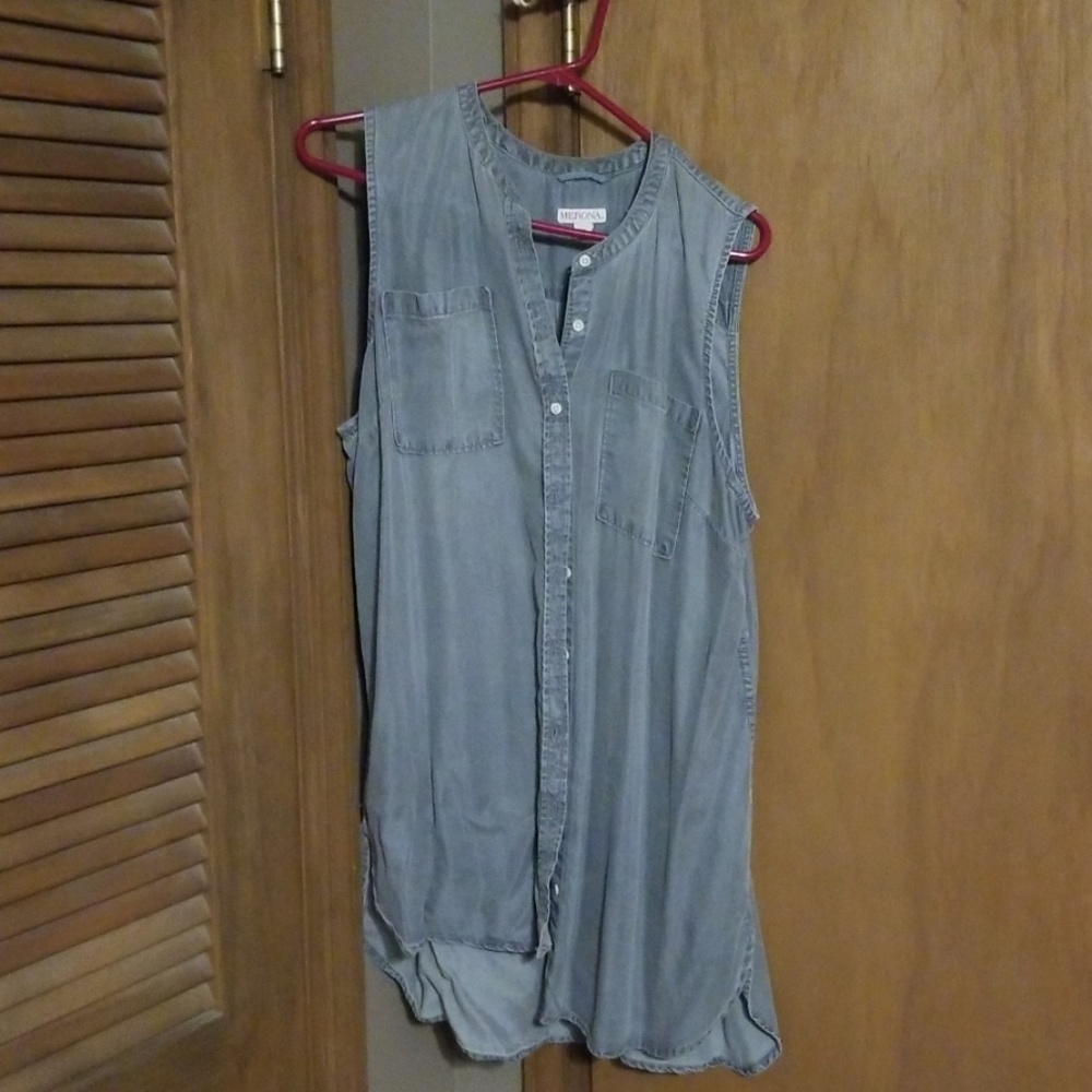 Sleeveless button down shirt